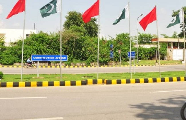 पाकिस्तान में राजनीतिक अस्थिरता और सुरक्षा की चिंता के चलते चीन का नई योजनाओं को मंजूरी देने से इनकार