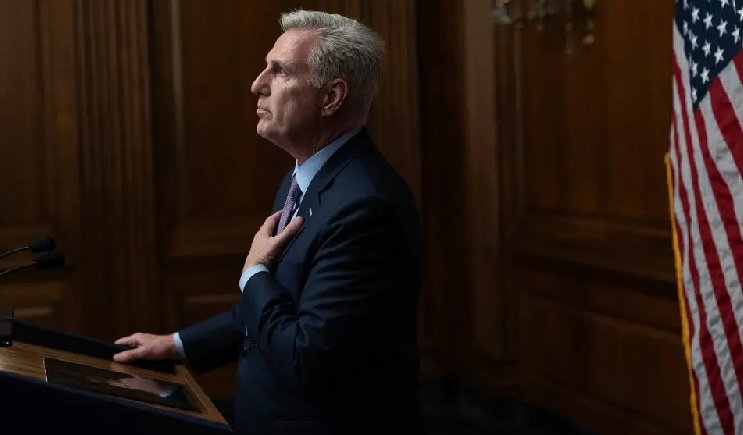 अमेरिकी प्रतिनिधि सभा के अध्यक्ष पद से धाकड़ रिपब्लिकन नेता केविन मैक्कार्थी बेदखल