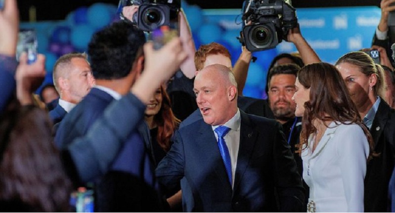 न्यूजीलैंड के आम चुनाव में क्रिस्टोफर लक्सन की पार्टी को निर्णायक बढ़त