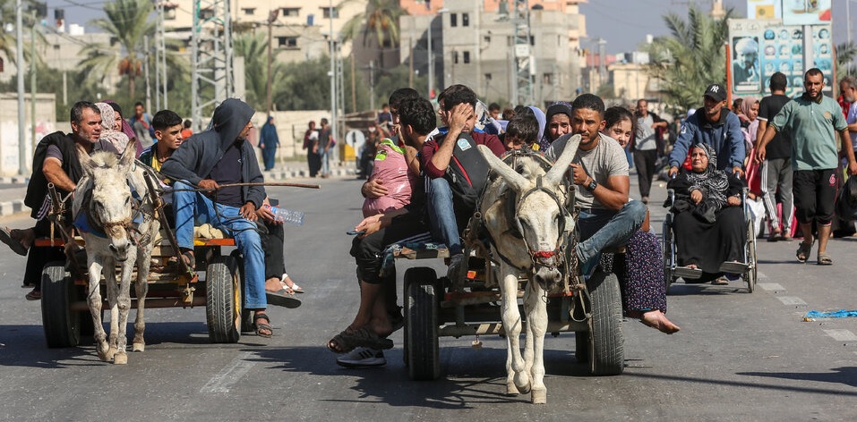 इजराइल ने गाजा पट्टी पर हवाई हमले रोके, लेबनान में हिजबुल्लाह के ठिकानों पर गिराए बम