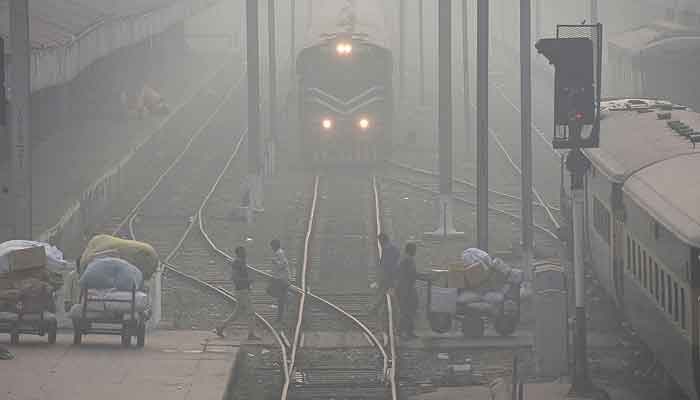 लाहौर में 'स्मॉग' से निपटने के लिए कृत्रिम बारिश कराएगी पाकिस्तान सरकार