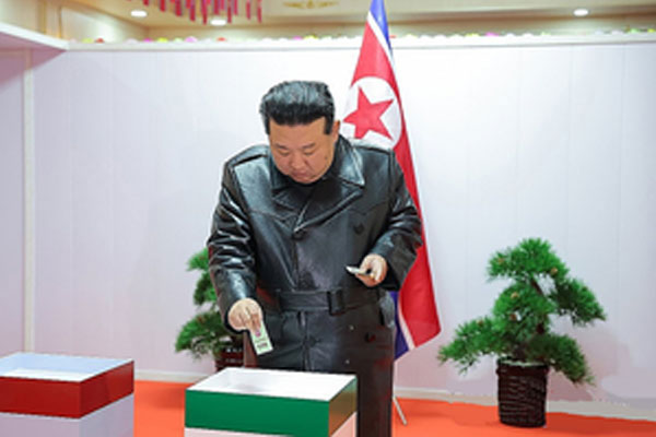 किम जोंग-उन ने स्थानीय चुनावों में किया मतदान