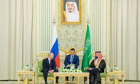 रूस के राष्‍ट्रपति व्‍लादिमिर पुतिन और सउदी अरब के प्रधानमंत्री युवराज मुहम्‍मद बिन सलमान ने रियाद में बातचीत की