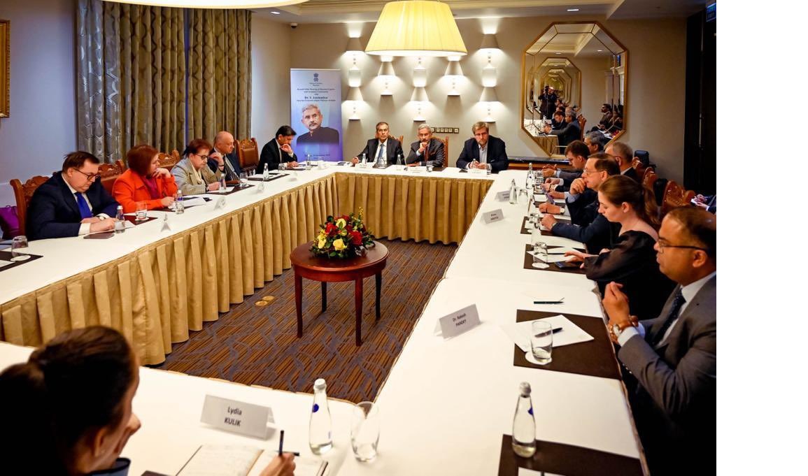 रूस पहुंचे विदेशमंत्री जयशंकर, वार्ताओं का दौर शुरू, सेंट पीटर्सबर्ग भी जाएंगे