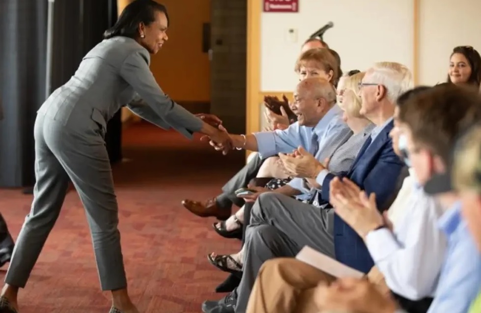 अमेरिकी संसद में वेद नंदा की विरासत का सम्मान