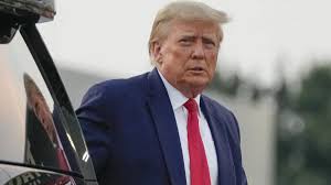 डोनाल्ड ट्रंप ने कहा, फिर से राष्ट्रपति बना तो कैपिटल हिल दंगों के 'बंधकों' को करूंगा आजाद