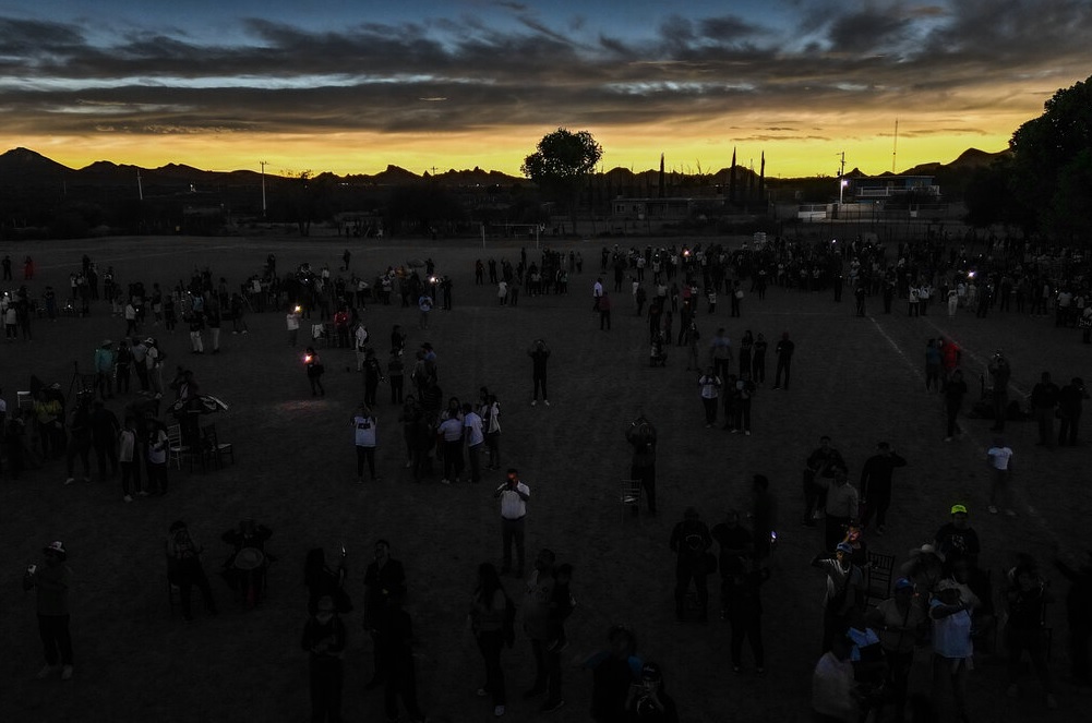 मैक्सिको में सबसे पहले दिखा सूर्यग्रहण, 4 मिनट 11 सेकंड के लिए छा गया अंधेरा