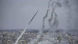 हमास ने तेल अवीव पर मिसाइल से किया हमला, इजराइल ने की जवाबी कार्रवाई