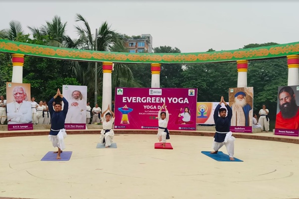 बांग्लादेश: 'एवरग्रीन योगा' ने ढाका में अंतर्राष्ट्रीय योग दिवस से पहले कार्यक्रम का आयोजन किया