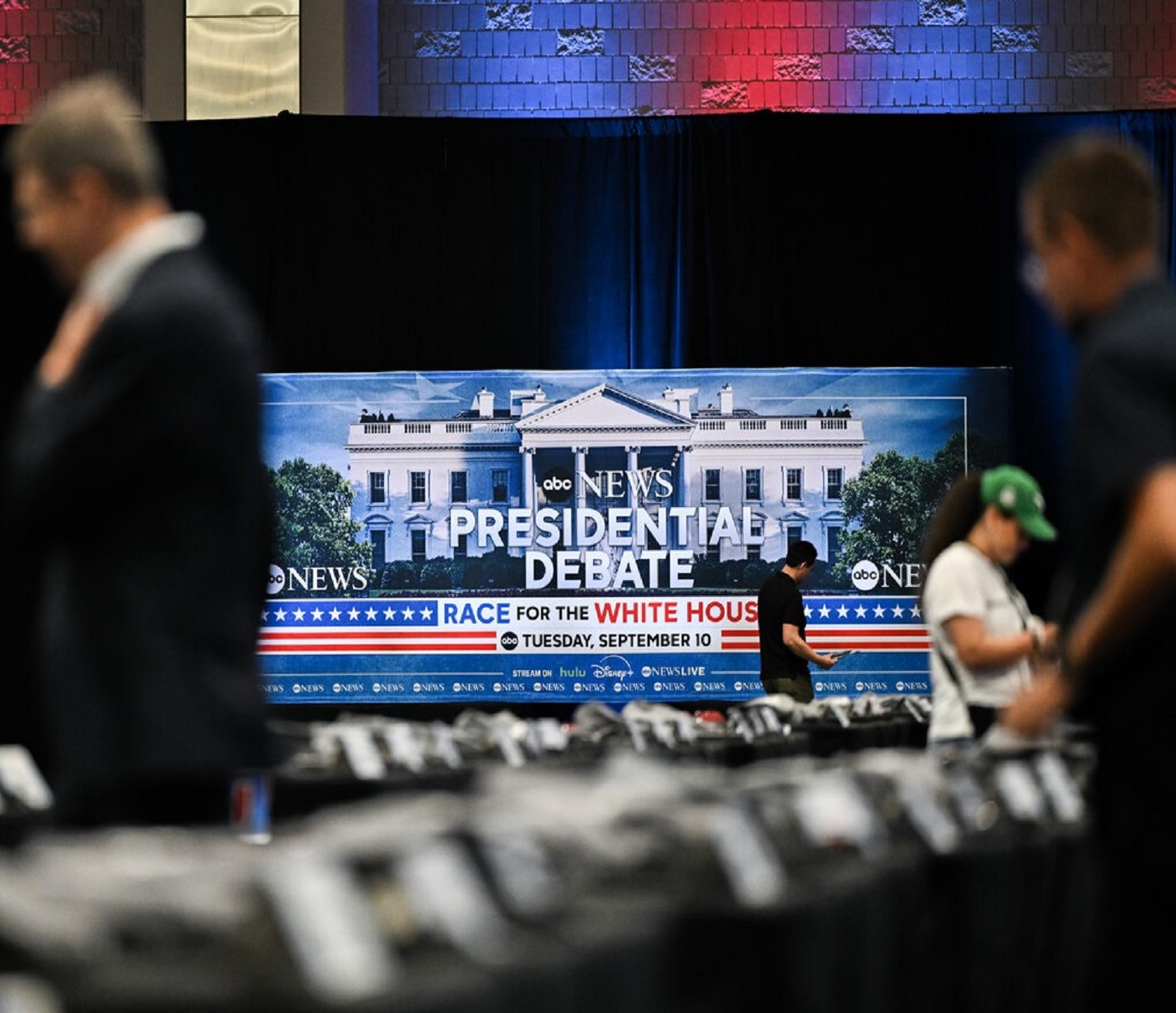 ट्रंप और हैरिस आज पहली बार होंगे आमने-सामने, मंच तैयार, होने वाली  बहस पर सारी दुनिया की नजर