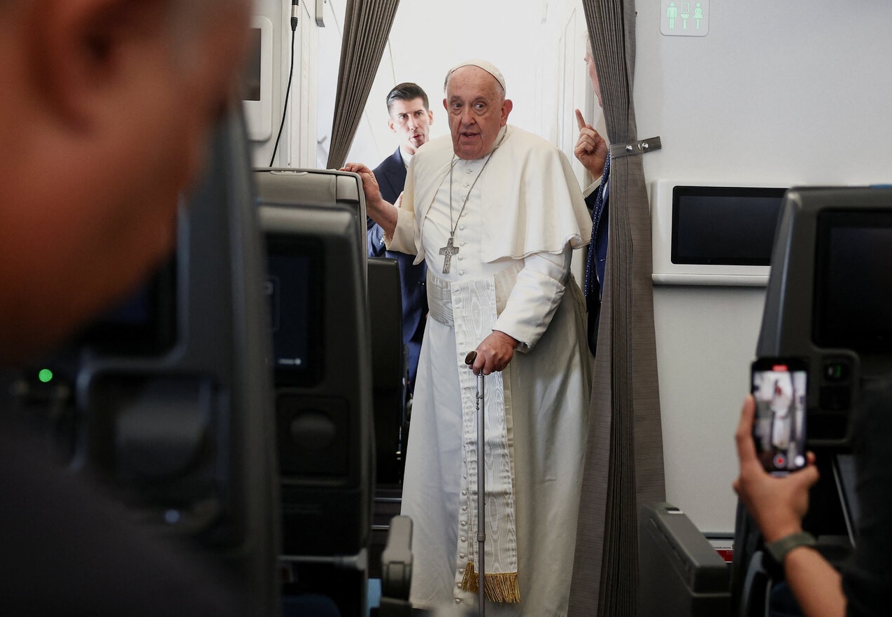 पोप फ्रांसिस ने ट्रम्प और हैरिस को बताया 'जीवन के खिलाफ', कैथोलिकों से छोटी बुराई को चुनने का आह्वान