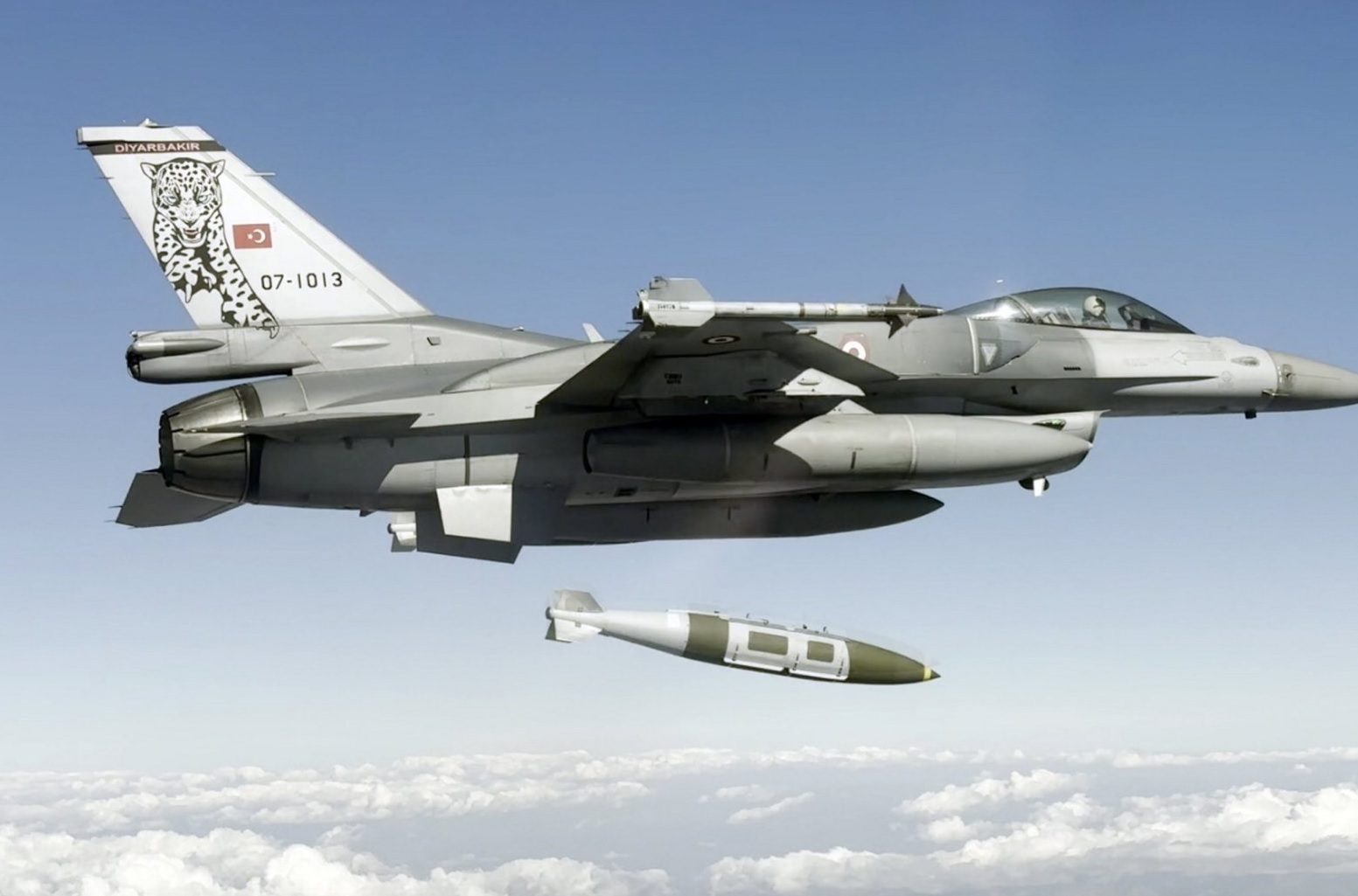 तुर्किये ने अंकारा में हुए हमले का लिया बदला, उत्तरी इराक और सीरिया में आतंकी समूहों के ठिकानों पर हवाई हमला