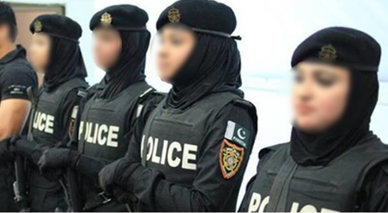 कराची में गुटखा माफिया घर छापे के दौरान चोरी, तीन महिला कांस्टेबल गिरफ्तार  