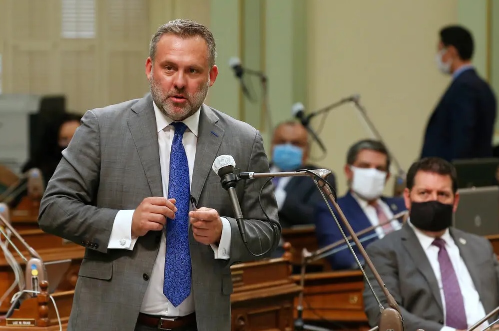 डेमोक्रेट एडम ग्रे कैलिफोर्निया के 13वें कांग्रेसनल डिस्ट्रिक्ट से चुनाव जीते