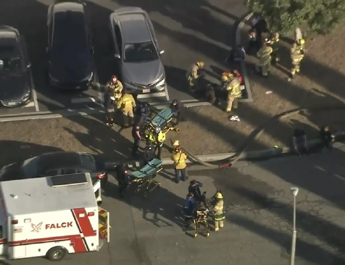 अमेरिका के फुलर्टन शहर में विमान गोदाम से टकराया, दो की मौत,18 झुलसे