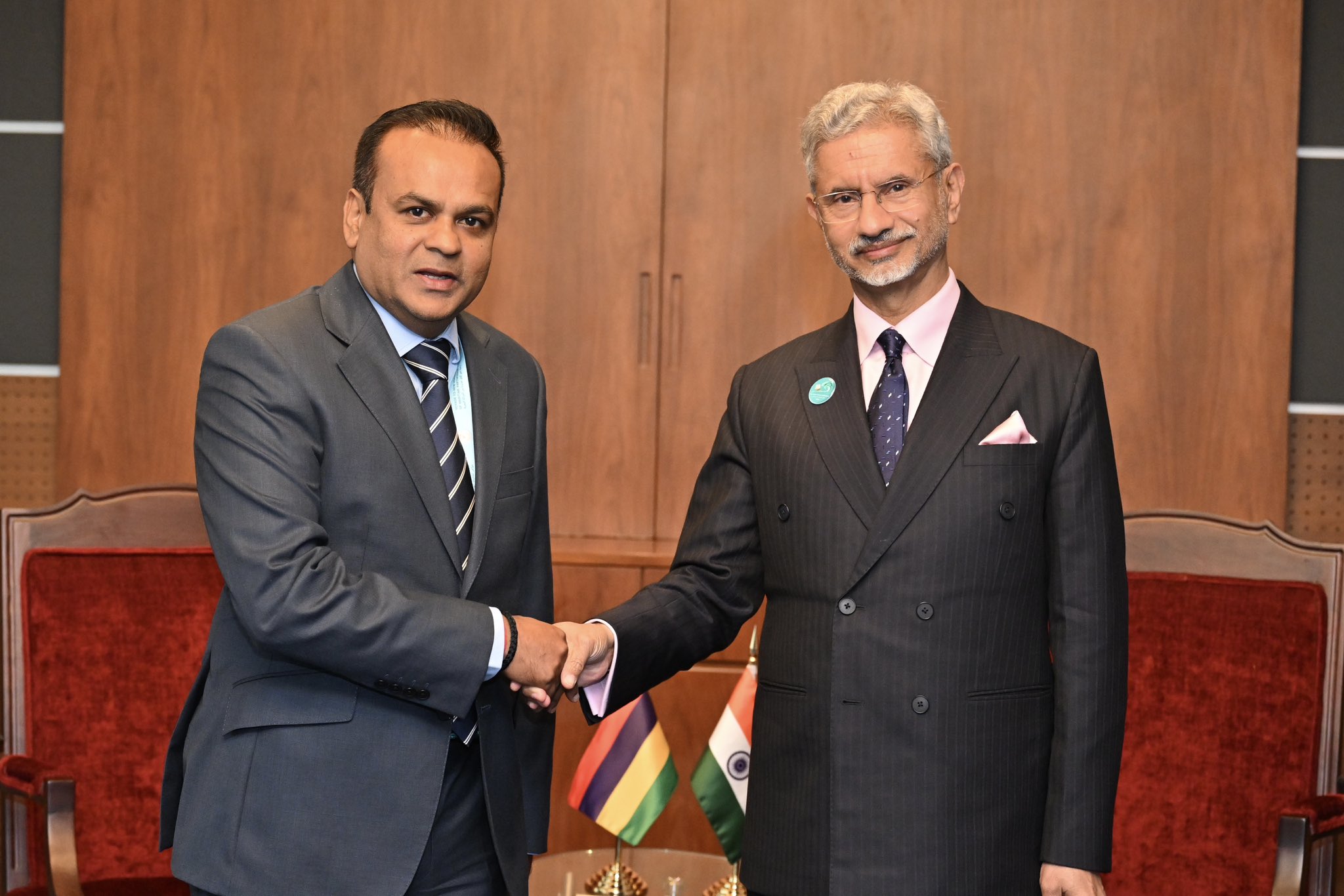 डॉ. जयशंकर से मिले बांग्लादेश के विदेश मामलों के सलाहकार तौहीद, बिम्सटेक सहित विभिन्न मुद्दों पर चर्चा