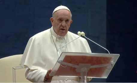 सांस संबंधी समस्या के बाद पोप फ्रांसिस की हालत गंभीर