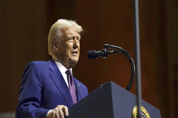 अमेरिकी राष्ट्रपति ट्रम्प ने चीन से आयात पर अतिरिक्त 10% टैरिफ की घोषणा की