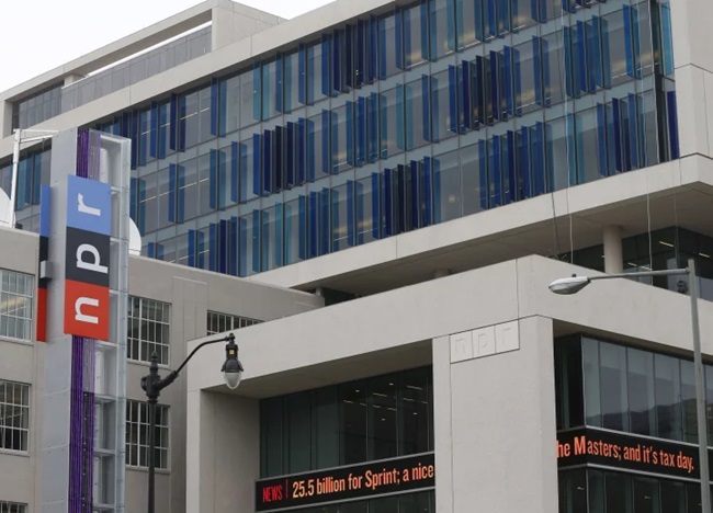 ट्रंप ने अमेरिका के सार्वजनिक प्रसारणकर्ता एनपीआर और पीबीएस की संघीय निधि पर रोक लगाई