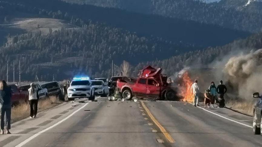  अमेरिका में येलोस्टोन नेशनल पार्क के पास सड़क हादसा, सात की मौत