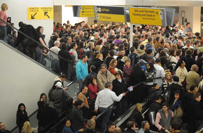  हवाई यातायात नियंत्रकों के छुट्टी पर जाने से नेवार्क एयरपोर्ट पर उड़ानों पर संकट