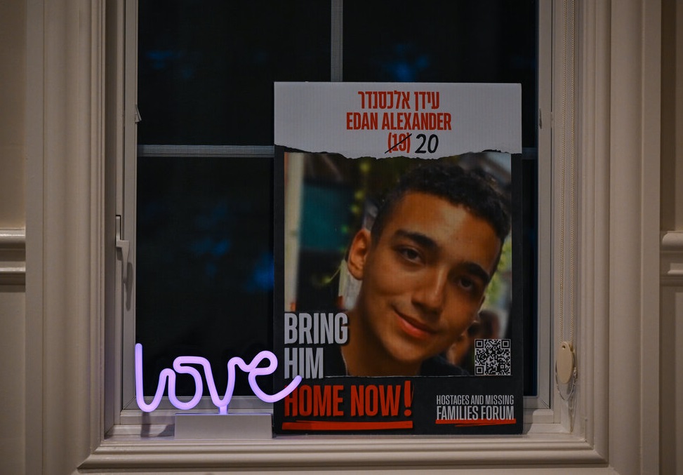 ट्रंप के मध्य पूर्व दौरे से पहले हमास का अमेरिकी बंधक एडन अलेक्जेंडर को रिहा करने का एलान