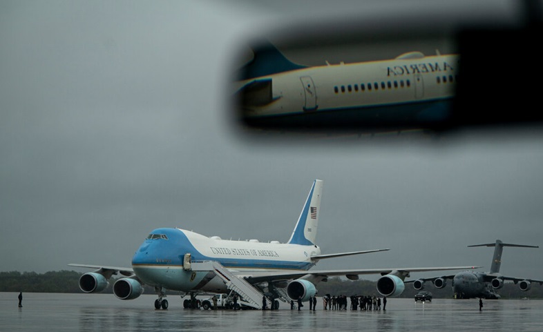  बदलेगी ट्रंप की सवारी, कतर से मिलेगा उपहार में 'हवाई महल' बोइंग 747-8 जंबो जेट