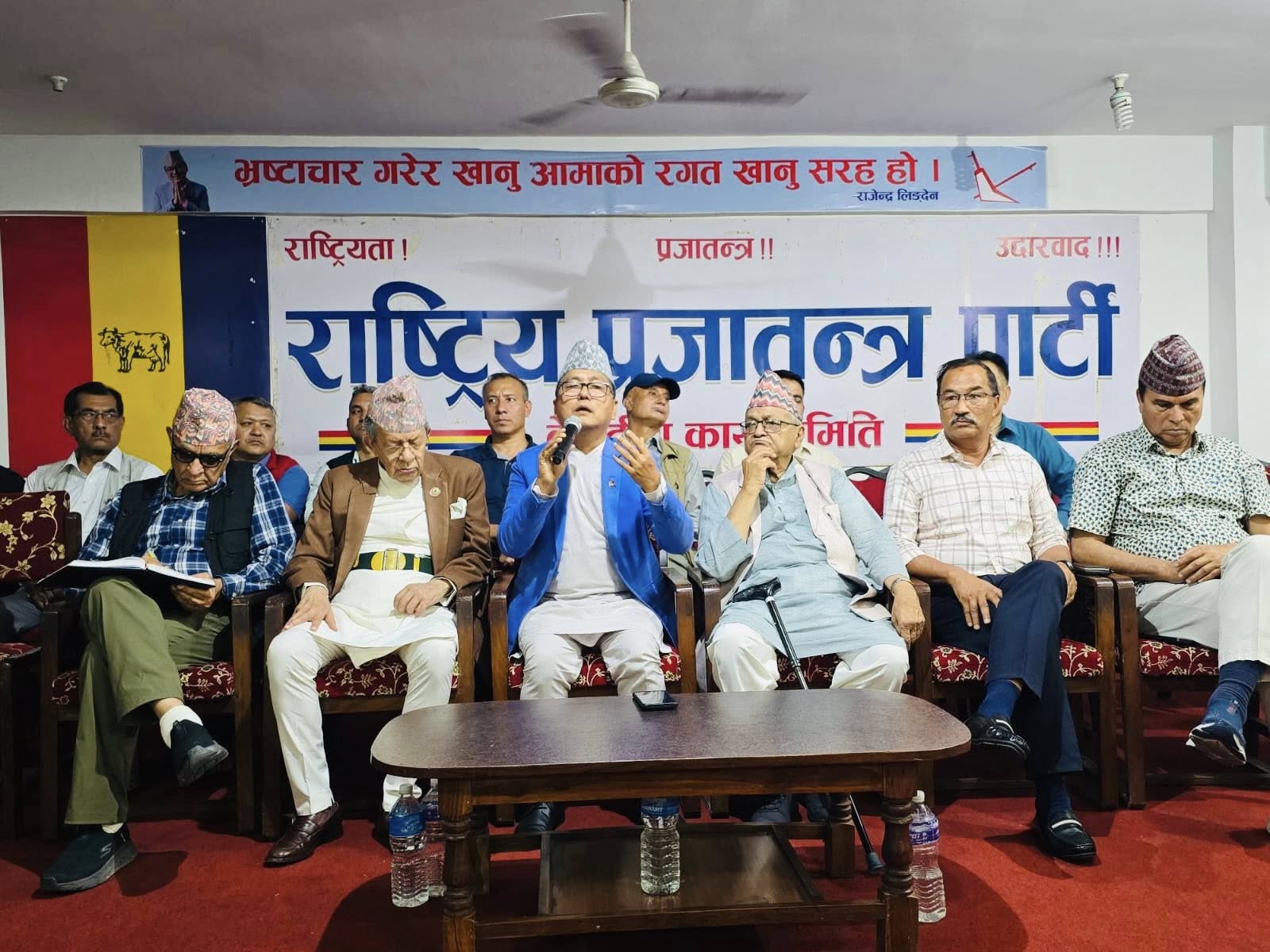  नेपाल में राजतंत्र के पक्ष में अनिश्चितकालीन आंदोलन को 40 से अधिक संगठनों का समर्थन