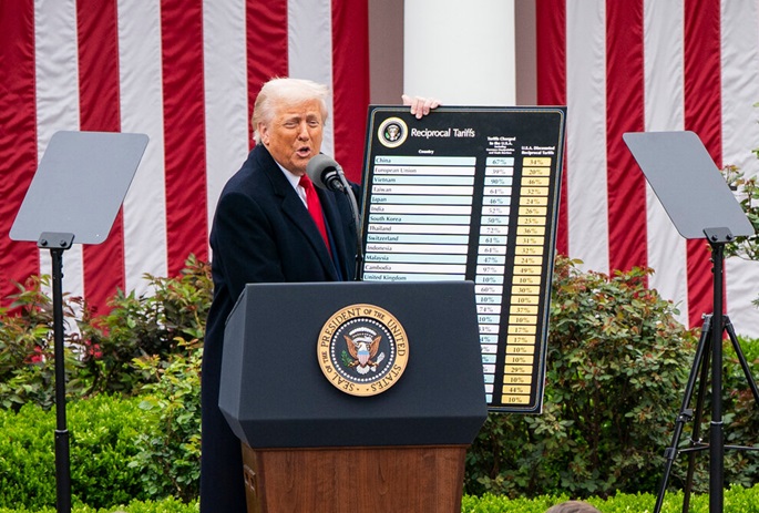  ट्रंप का टैरिफ बहाल, ट्रेड कोर्ट के फैसले पर संघीय अपील न्यायालय ने रोक लगाई