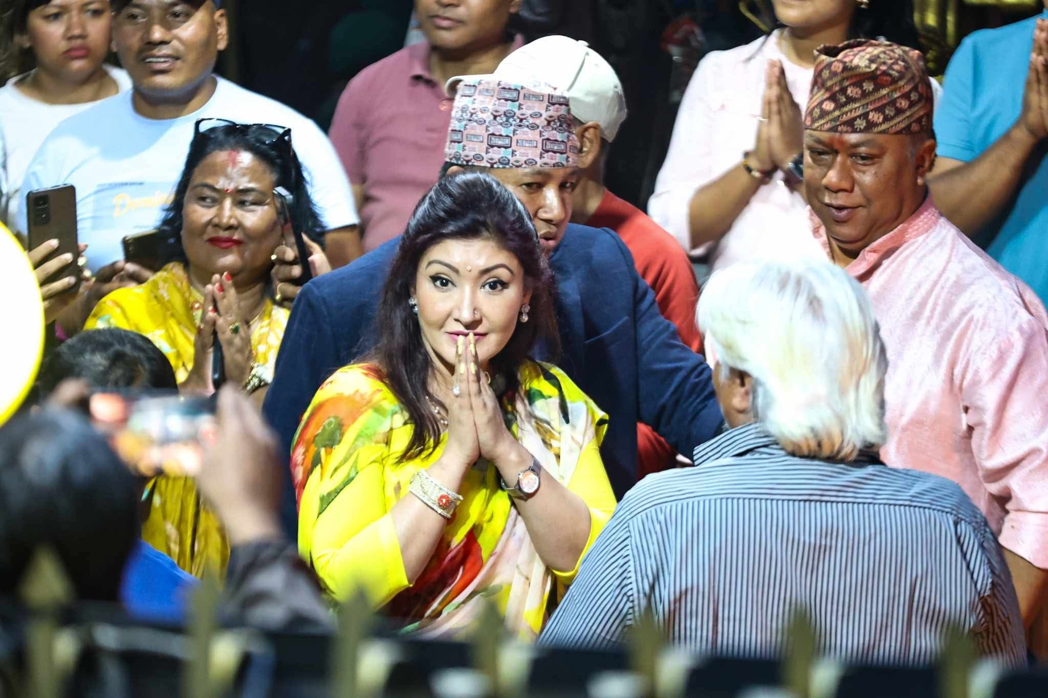  राजशाही समर्थकों का हौसला बढ़ाने पूर्व युवराज्ञी सड़कों पर उतरी