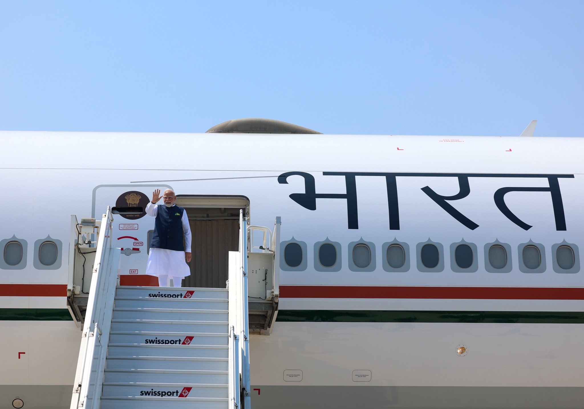 प्रधानमंत्री मोदी जी-7 शिखर सम्मेलन में हिस्सा लेने के लिए कैलगरी पहुंचे