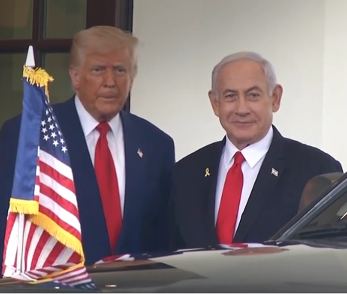 ईरान में नेतृत्व परिवर्तन की संभावना से ट्रंप ने नहीं किया इनकार