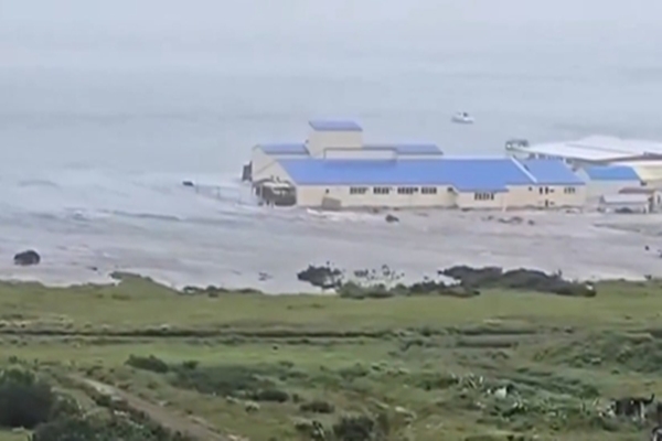 रूस में भीषण भूकंप के बाद उत्तरी प्रशांत में सुनामी चेतावनी घटाई गई, चिली में अलर्ट बढ़ा