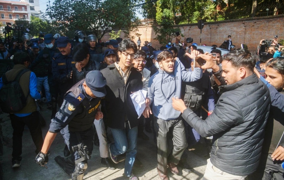 प्रधानमंत्री सुशीला कार्की से मिलने पहुंचे जेन जी समूह को पुलिस ने सिंहदरबार प्रवेश से बैरंग लौटाया