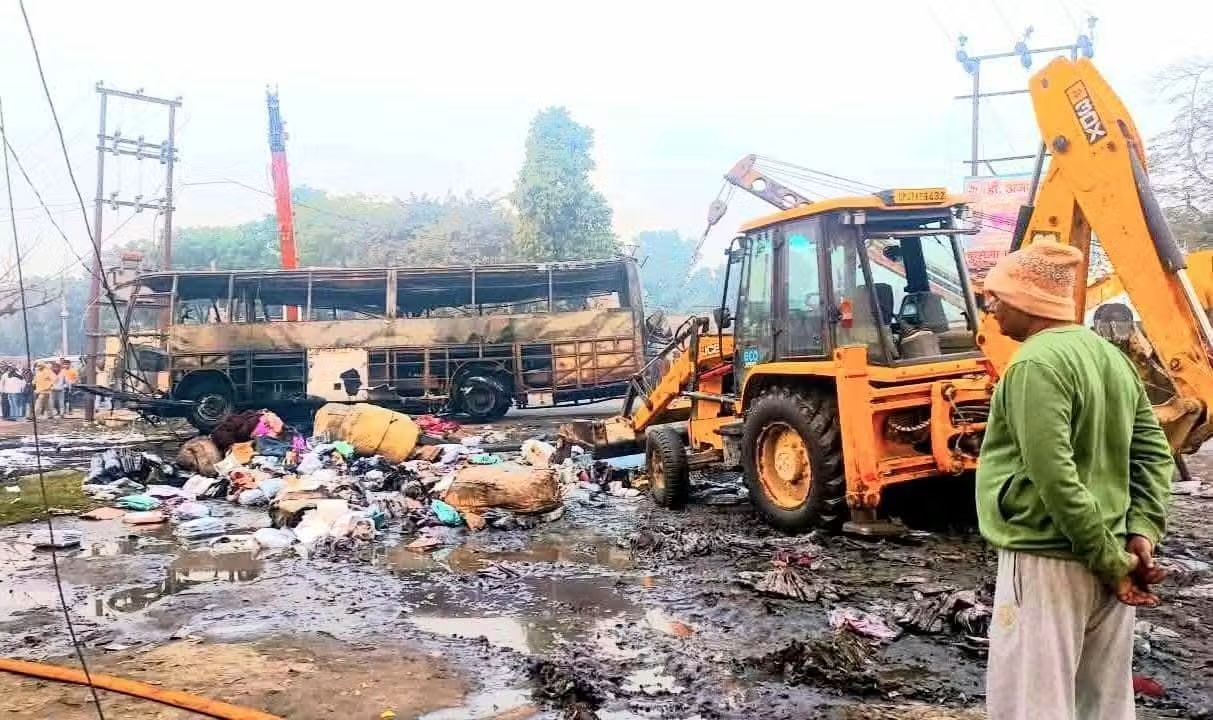 नेपाली तीर्थयात्रियों को ले जा रही बस उप्र. के बलरामपुर में दुर्घटनाग्रस्त, दो की मौत