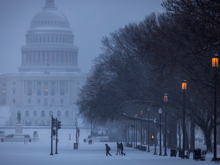 अमेरिका में भीषण शीतकालीन तूफान का कहर, कम से कम 15 लोगों की मौत