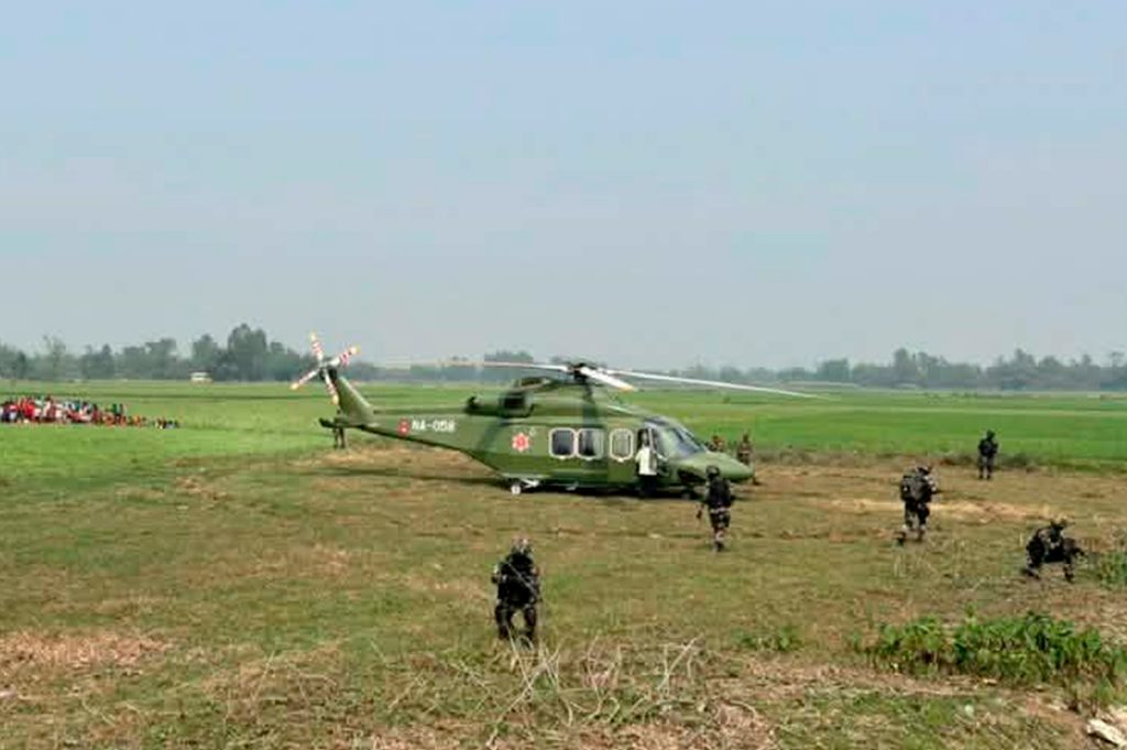 नेपाल मतदान के दौरान नेपाली सेना के द्वारा हवाई गश्त