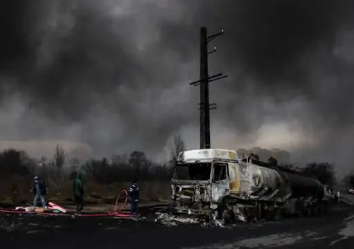 ईरान में ऑयल डिपो पर हमलों के बाद &lsquo;ब्लैक रेन&rsquo; का खतरा, डब्ल्यूएचओ ने जारी की चेतावनी