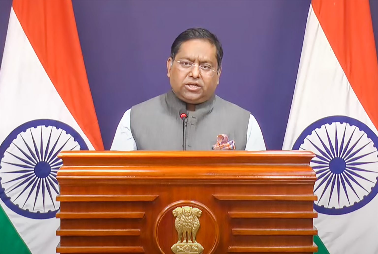 भारत ने अफगानिस्तान में पाकिस्तान के हवाई हमलों की निंदा की, संप्रभुता का सम्मान करने का आह्वान किया।