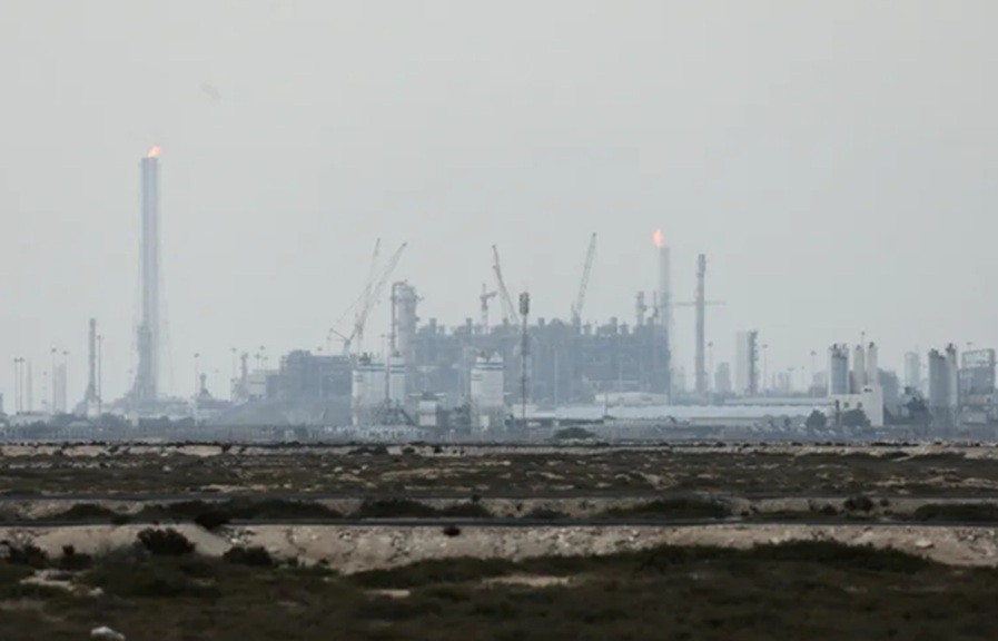 ईरान का कतर में दुनिया के सबसे बड़े लिक्विफाइड नेचुरल गैस निर्यात टर्मिनल पर हमला