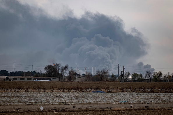 दुबई के तट पर विशाल तेल टैंकर पर ईरानी हमले का असर, ट्रंप ने ईरान के ऊर्जा और तेल संयंत्रों को नष्ट करने की धमकी दी