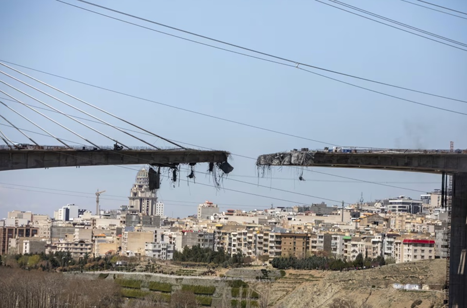 ईरान ने एक और अमेरिकी विमान को मार गिराने का दावा किया