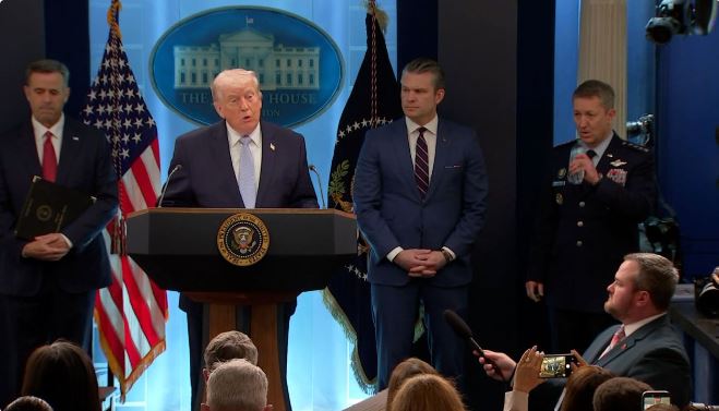 ट्रम्प का बड़ा दावा&mdash;ईरान में &lsquo;सबसे बड़ा रेस्क्यू ऑपरेशन&rsquo;, एक रात में तबाही की चेतावनी