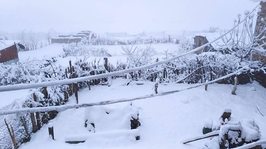 बर्फबारी और तेज बारिश से नेपाल का जनजीवन प्रभावित, किसानों की चिंता बढ़ी