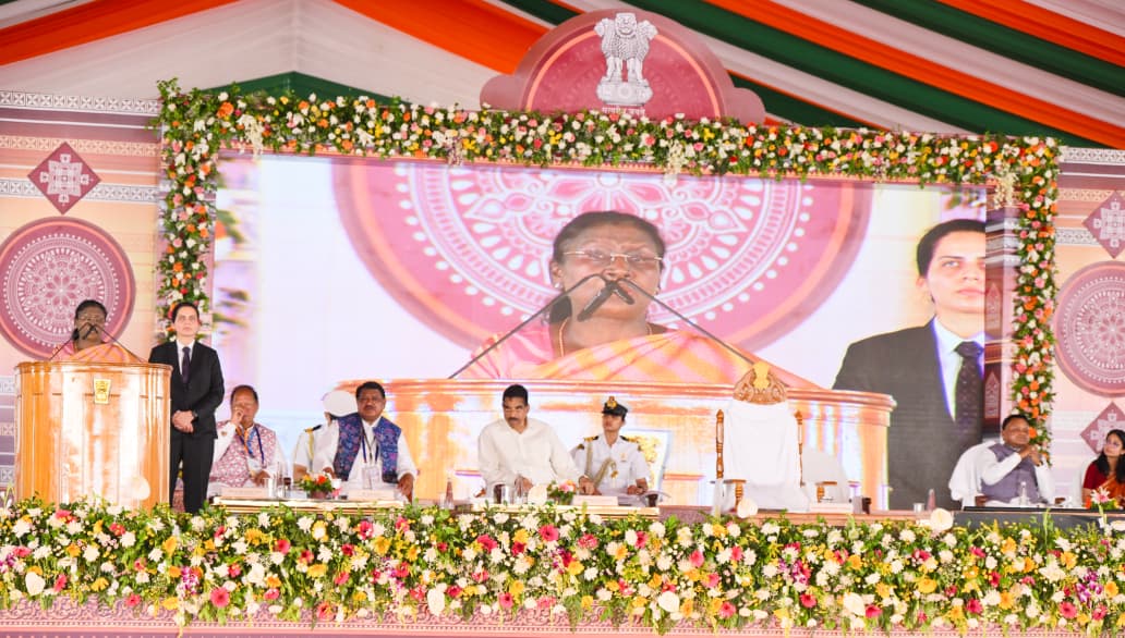 राष्ट्रपति ने उड़ीसा के राउरकेला में प्लेनेटेरियम और साइंस सेंटर सहित अन्य परियोजनाओं का उद्घाटन किया