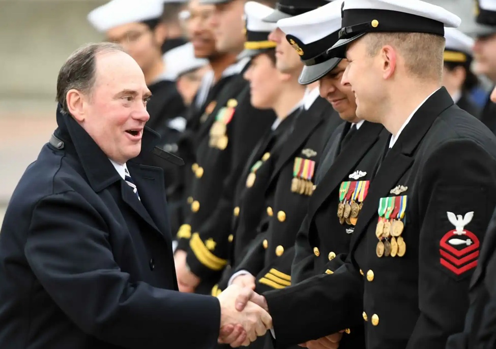 अमेरिकी नौसेना सचिव जॉन फेलन बर्खास्त