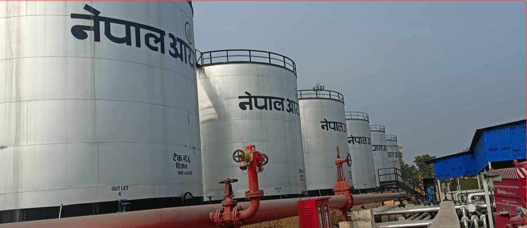 नेपाल में दो दिनों के सार्वजनिक अवकाश के बाद पेट्रोलियम पदार्थ की खपत में भारी गिरावट