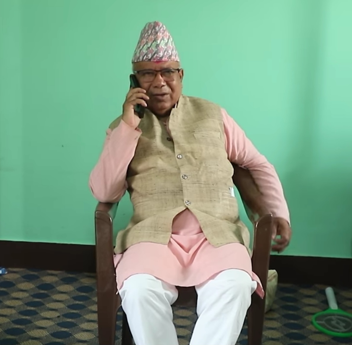 नेपाल के पूर्व प्रधानमंत्री माधव कुमार रूस रवाना