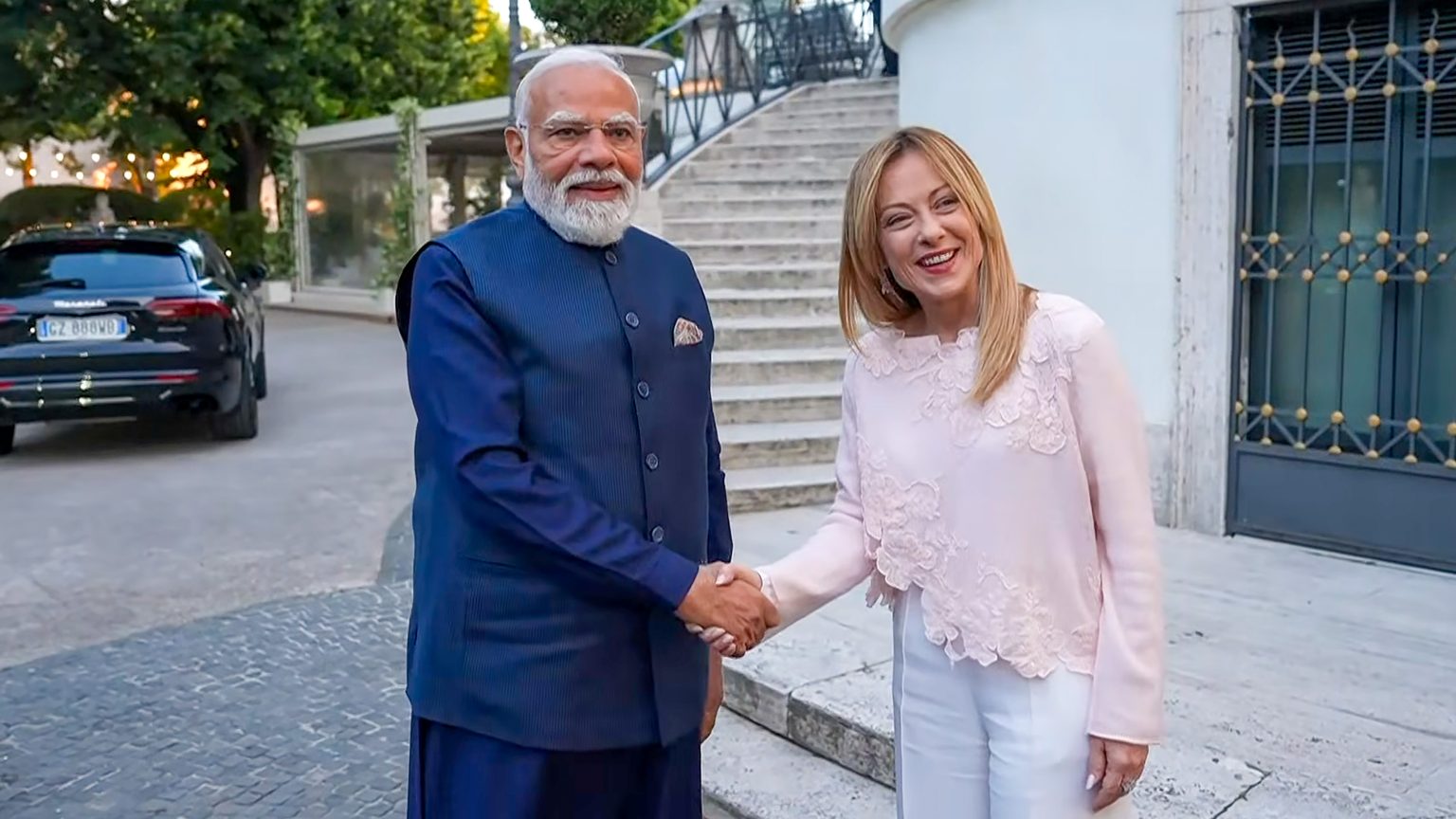 इटली की प्रधानमंत्री जियोर्जिया मेलोनी ने भारत के सबसे लंबे समय तक सेवा करने वाले निर्वाचित प्रधानमंत्री बनने पर प्रधानमंत्री मोदी को बधाई दी।