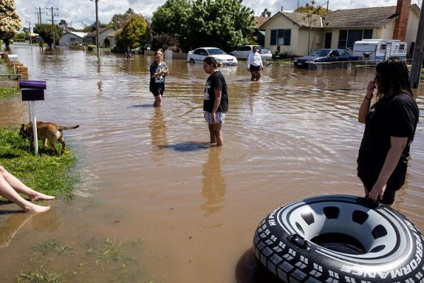 Australian floods could inundate or isolate 34,000 homes